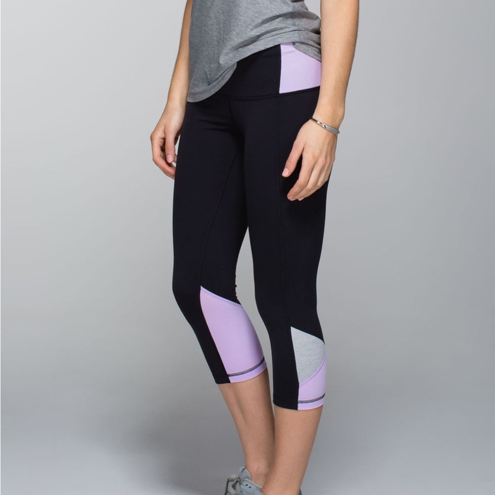 Lululemon Embody Crop Full-On Luon
Black / Pretty Purple / Heathered Medium Grey
